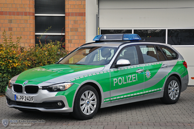 FuStW der Bayerischen Polizei im minzgrün-silbernen Design.