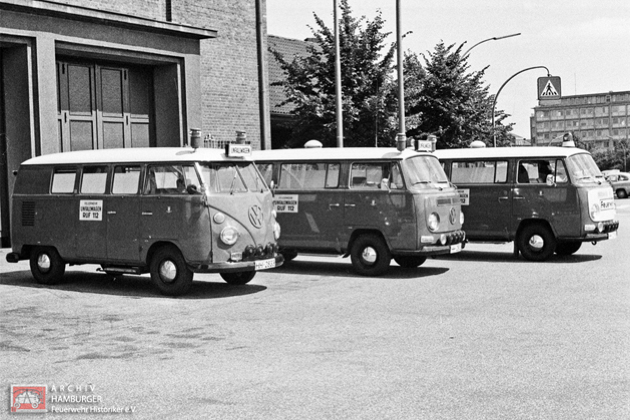 Unfallwagen vor der Wache Berliner Tor ca. 1970