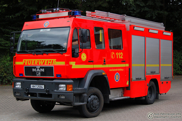 An Feuer- und Rettungswache Osdorf.