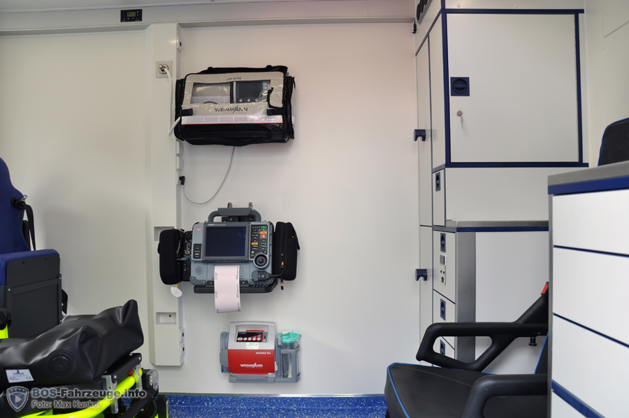 Die Gerätschaften sind leicht zu entnehmen und von allen drei Sitzplätzen gut einzusehen.