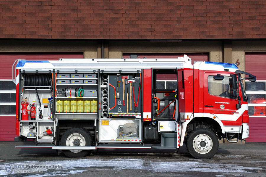 AT3 LF 10/6 der FF Erlangen-Hüttendorf mit symbolischer Darstellung der Drehtür