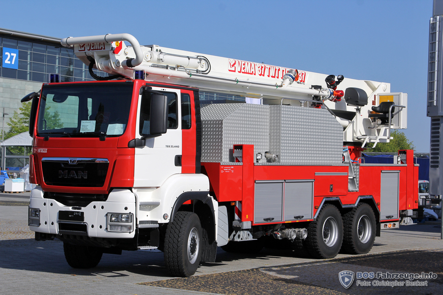 Gelenklöscharm (GLA) 37 als Vorführfahrzeug von Vema auf der Interschutz 2015